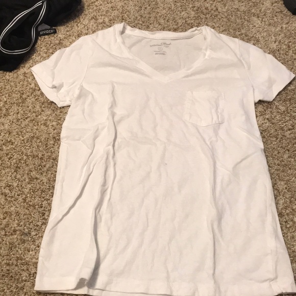 White v neck t shirt - Picture 1 of 1